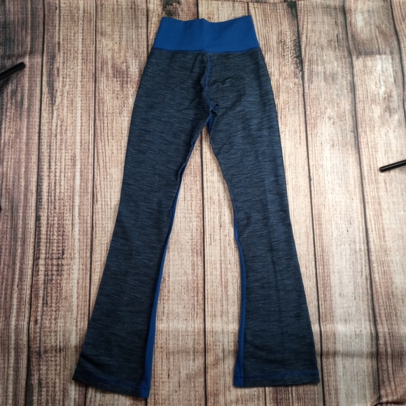 LULULEMON BARRE PULSE PANT LIMITLESS BLUE/REVERSIBLE SLUB DENIM LIMITLESS BLUE 4 - Picture 7 of 15